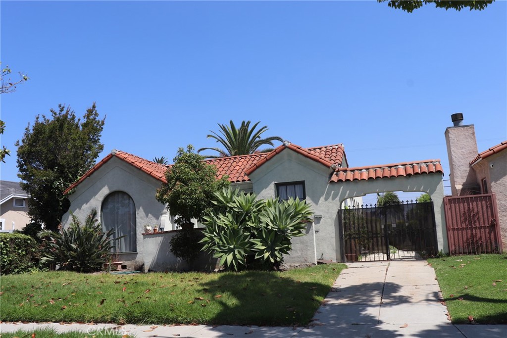 2407 W 74th Street