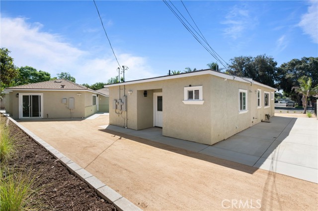 1401 Highland Street, Santa Ana CA: https://media.crmls.org/medias/1a65976e-21ae-4be5-b322-a189fa97056c.jpg