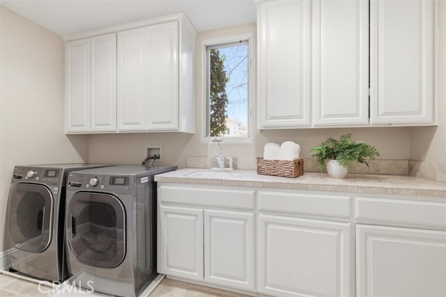 Detail Gallery Image 27 of 59 For 1852 Sharon, Santa Ana,  CA 92705 - 5 Beds | 4/1 Baths