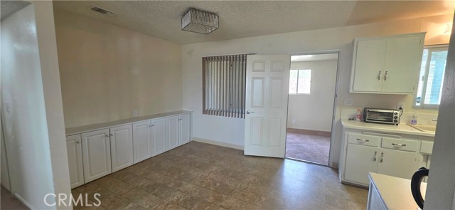 Detail Gallery Image 7 of 28 For 3133 Pat, Mojave,  CA 93501 - 4 Beds | 1/1 Baths