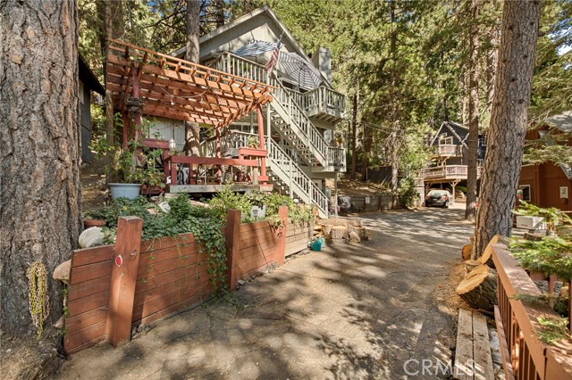 Detail Gallery Image 1 of 20 For 682 E Victoria Ct, Lake Arrowhead,  CA 92352 - 3 Beds | 2/1 Baths