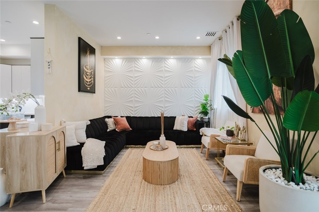 https://media.crmls.org/medias/1a6772d2-fbd9-479c-b80c-31a7046441e3.jpg?preset=X-Large