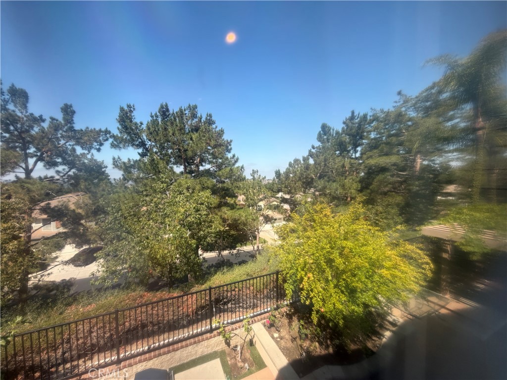 https://media.crmls.org/medias/1a686861-3848-49db-b988-6820a63d5604.jpg?preset=X-Large