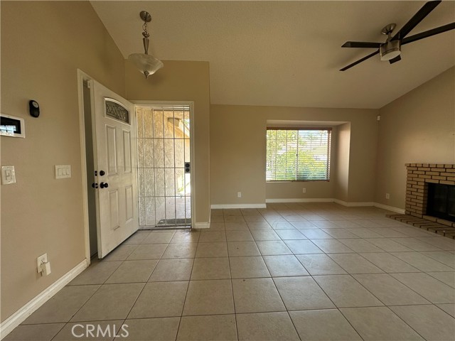 Detail Gallery Image 2 of 21 For 16193 Space Dr, Moreno Valley,  CA 92551 - 2 Beds | 2 Baths