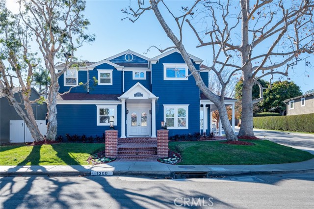 1300 8th Street, Manhattan Beach, California 90266, 4 Bedrooms Bedrooms, ,3 BathroomsBathrooms,Residential,Sold,8th,SB21209363