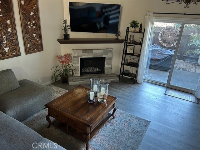 Detail Gallery Image 2 of 17 For 590 Wendy Ln, Costa Mesa,  CA 92627 - 2 Beds | 2/1 Baths