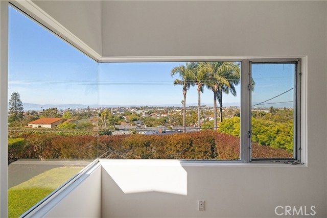 Detail Gallery Image 25 of 39 For 409 Calle Mayor, Redondo Beach,  CA 90277 - 3 Beds | 2/1 Baths