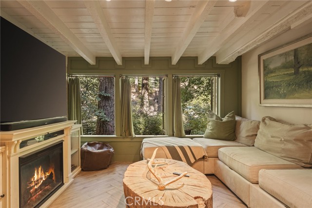 655 Cottage Grove Drive, Lake Arrowhead, CA 92352