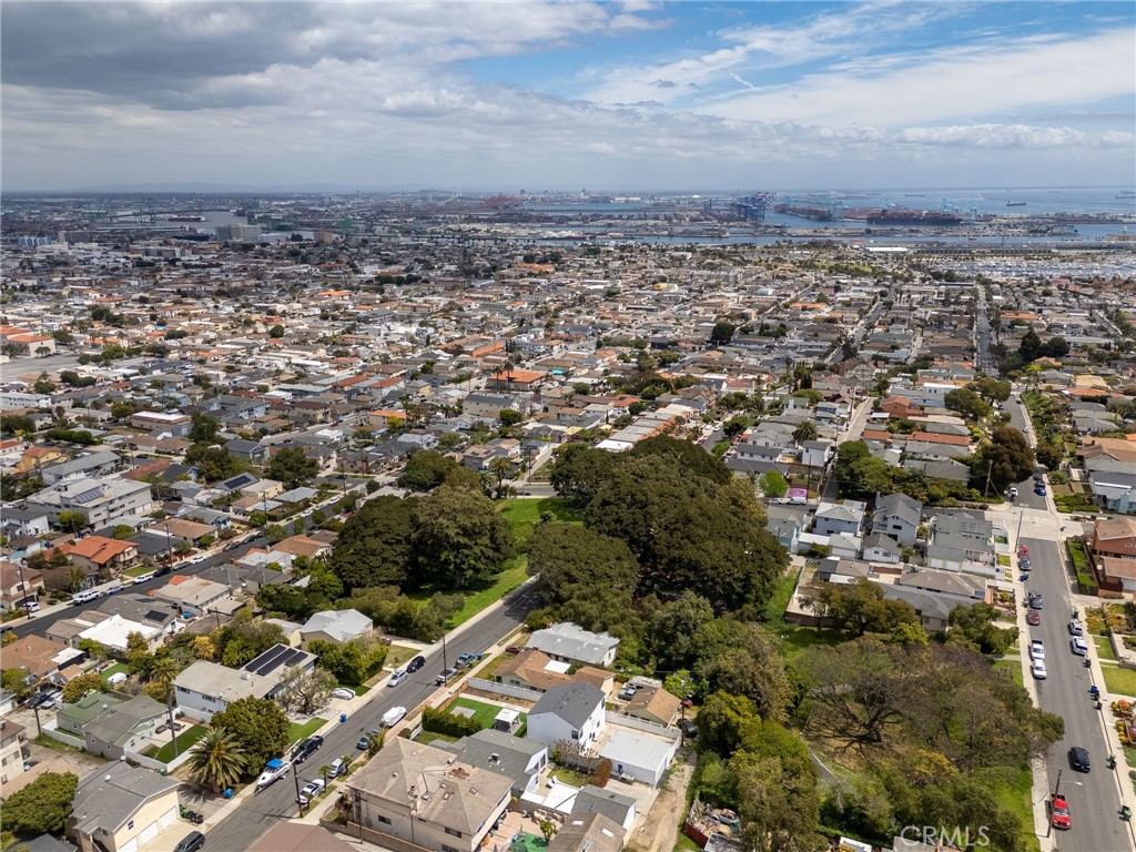 https://media.crmls.org/medias/1a6bb823-2b57-4657-807e-4bef2dc28332.jpg?preset=X-Large