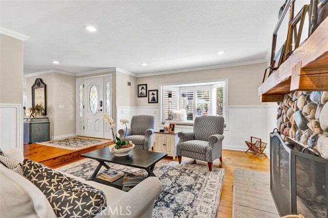 Image 21 of 60 For 20012 Mural Circle