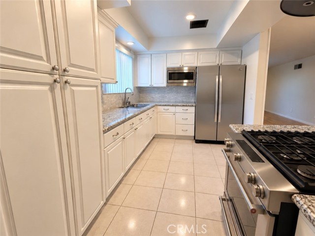 10883 Vinedale photo 9
