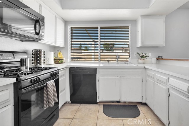 19445 Yanan Road, Apple Valley CA: https://media.crmls.org/medias/1a6f9036-9a11-44f6-a483-65d1bf1b9fee.jpg