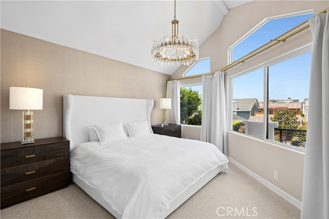 412 Poinsettia Avenue, Corona del Mar CA: https://media.crmls.org/medias/1a7012bd-bbb3-4210-be7a-0b94fe19ab2d.jpg