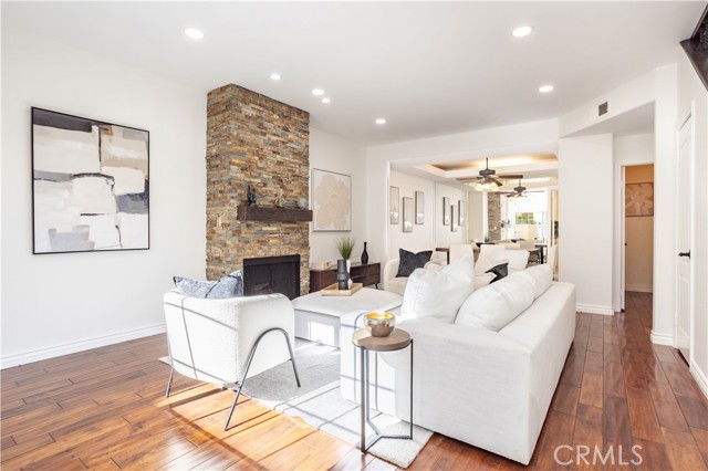 Detail Gallery Image 5 of 25 For 5240 Vantage, Valley Village,  CA 91607 - 2 Beds | 3 Baths