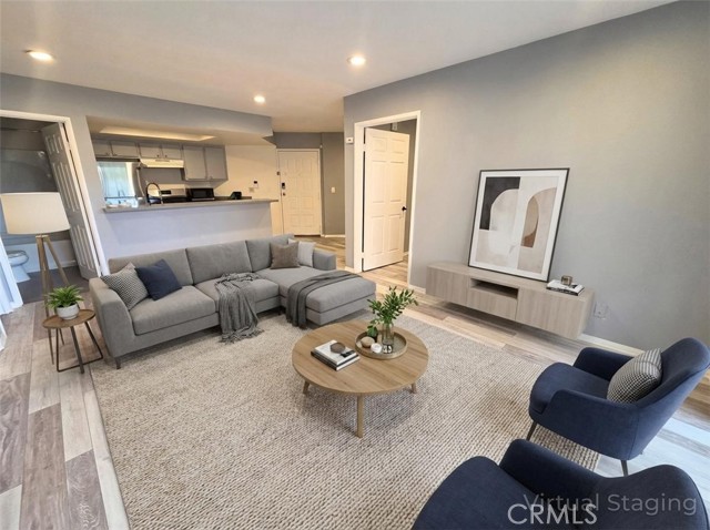 Detail Gallery Image 2 of 26 For 327 Chestnut, Long Beach,  CA 90802 - 2 Beds | 2 Baths