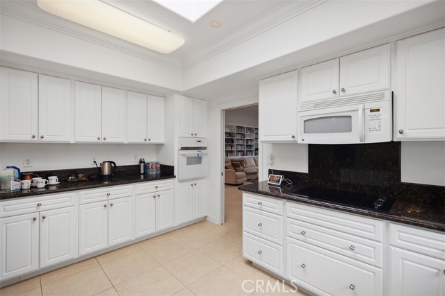 5594 Avenida Sosiega W, Laguna Woods CA: https://media.crmls.org/medias/1a71dc2d-e638-4e6b-ba4e-5f82e8bd385f.jpg