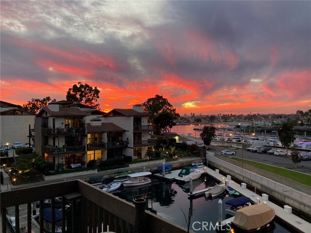 5327 Marina Pacifica N Drive, Long Beach CA: https://media.crmls.org/medias/1a7238d6-eec3-42bd-bb2f-adf62597c761.jpg