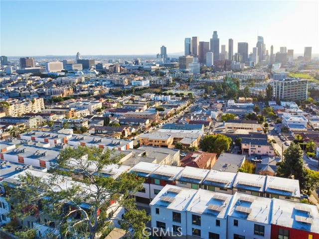 1050 N Joels Place, Los Angeles CA: https://media.crmls.org/medias/1a724f40-d36e-4b21-aef7-409a446dd891.jpg