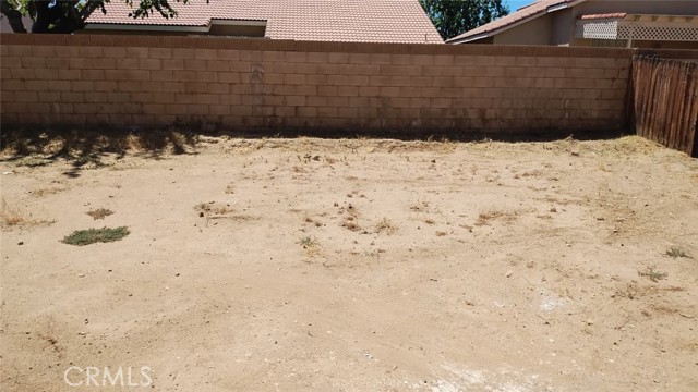 1658 E Avenue J4, Lancaster CA: https://media.crmls.org/medias/1a72e07b-7213-440c-8895-3ec18483f563.jpg