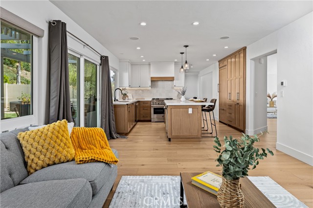 Detail Gallery Image 12 of 48 For 5497 Coral Reef Avenue, La Jolla,  CA 92037 - 5 Beds | 3 Baths