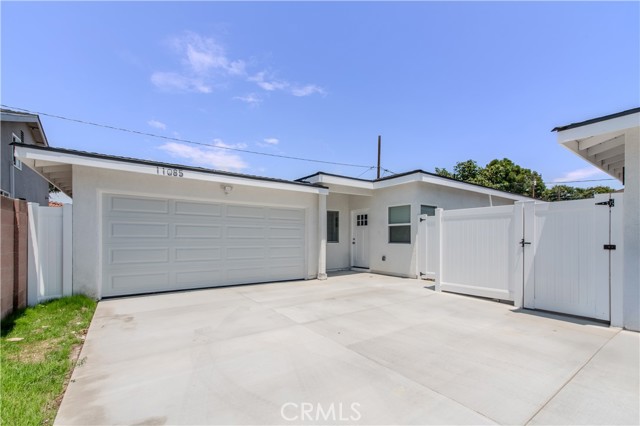 11081 Iris Drive, Garden Grove CA: https://media.crmls.org/medias/1a737308-21b1-47cd-ad88-694463fa843a.jpg