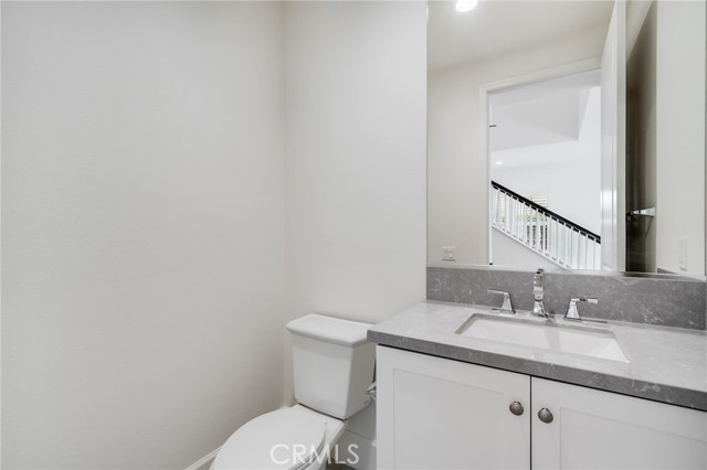 Detail Gallery Image 9 of 40 For 214 Parkwood, Irvine,  CA 92620 - 5 Beds | 5/1 Baths