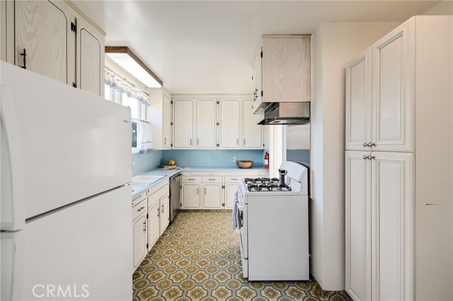 Detail Gallery Image 14 of 39 For 7975 Chase Ave, Los Angeles,  CA 90045 - 3 Beds | 2 Baths