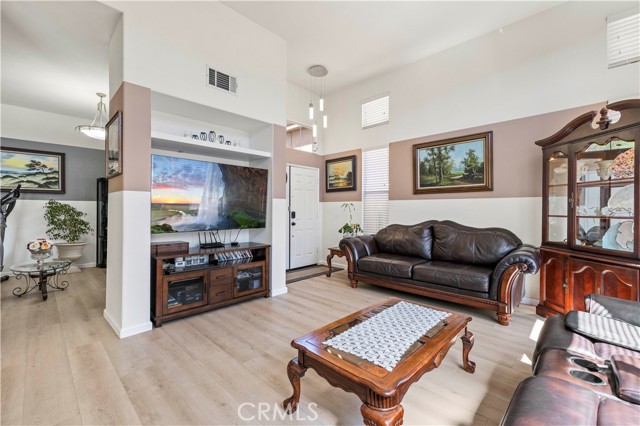 29508 Alyssum Lane, Canyon Country CA: https://media.crmls.org/medias/1a745d0e-975a-4faf-8781-2978b972ca21.jpg