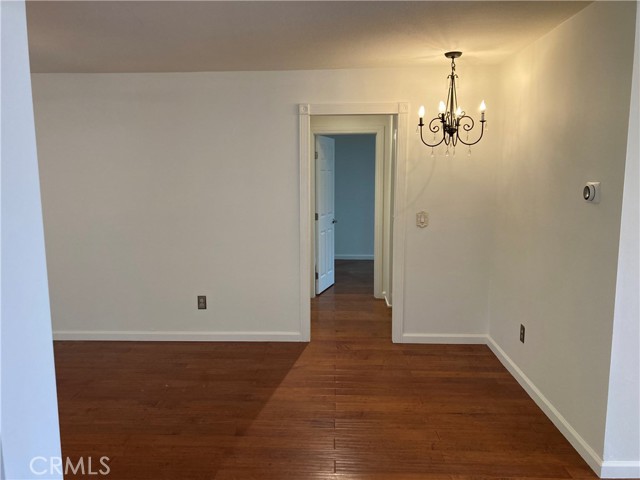 Detail Gallery Image 9 of 22 For 23464 Sylvan St, Woodland Hills,  CA 91367 - 3 Beds | 2/1 Baths