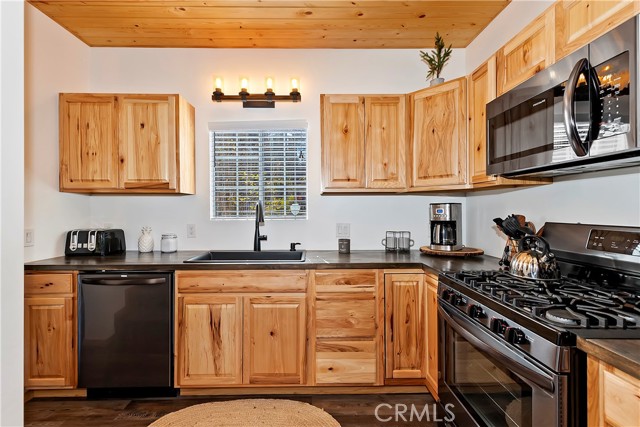 Detail Gallery Image 18 of 45 For 334 Jeffries Rd, Big Bear Lake,  CA 92315 - 1 Beds | 2 Baths