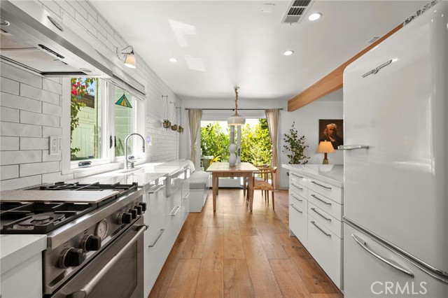 125 Broadway, Redondo Beach, California 90277, 3 Bedrooms Bedrooms, ,2 BathroomsBathrooms,Residential,For Sale,Broadway,SB26087245