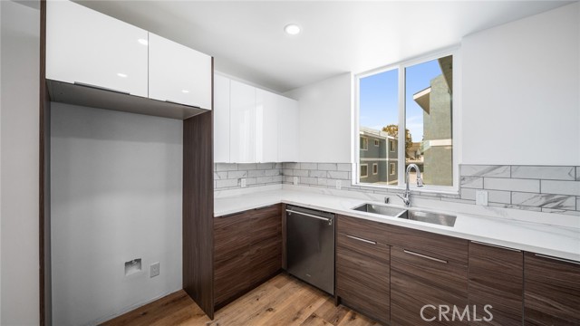 2306 Aviation Boulevard, Redondo Beach, California 90278, 4 Bedrooms Bedrooms, ,5 BathroomsBathrooms,Residential,Sold,Aviation,PV21200474