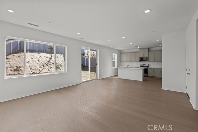 Detail Gallery Image 2 of 16 For 12793 Fuji Cir, Corona,  CA 92883 - 4 Beds | 3 Baths