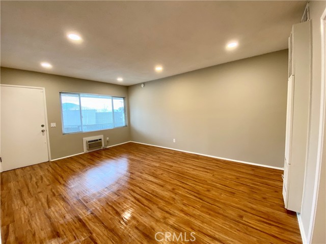 Detail Gallery Image 2 of 12 For 3335 Triangle Pl #6,  Glendale,  CA 91208 - 1 Beds | 1 Baths