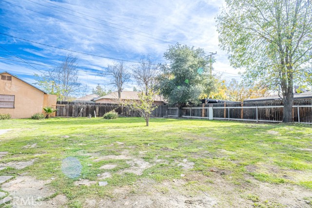 140 S Thompson Street, Hemet CA: https://media.crmls.org/medias/1a76fa41-e2d0-4842-a0a0-fb30e5c126b7.jpg