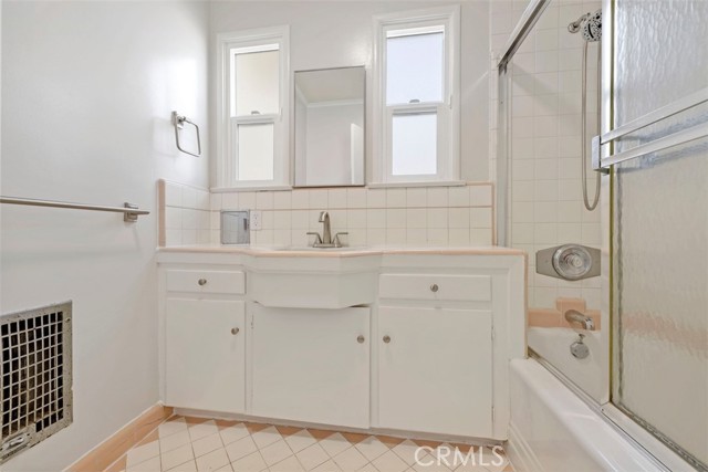 Detail Gallery Image 14 of 19 For 6959 Chisholm Ave, Van Nuys,  CA 91406 - 3 Beds | 2 Baths