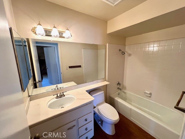 Detail Gallery Image 17 of 21 For 950 W Lamark Ln, Anaheim,  CA 92802 - 3 Beds | 2/1 Baths