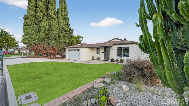 Detail Gallery Image 2 of 33 For 12136 Courser St, La Mirada,  CA 90638 - 4 Beds | 2 Baths