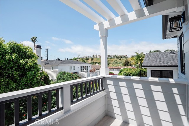 592 30th Street, Manhattan Beach, California 90266, 5 Bedrooms Bedrooms, ,6 BathroomsBathrooms,Residential,Sold,30th,SB20102255