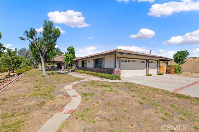Image 6 of 58 For 41050 Mesa Robles Circle