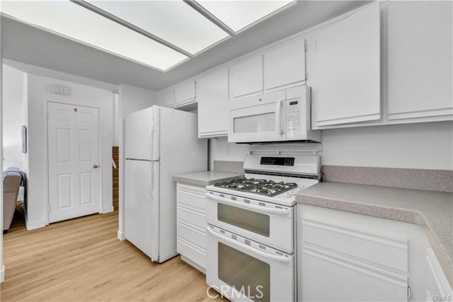 Detail Gallery Image 6 of 54 For 1005 S Rising Sun Ct, Anaheim,  CA 92808 - 3 Beds | 2/1 Baths