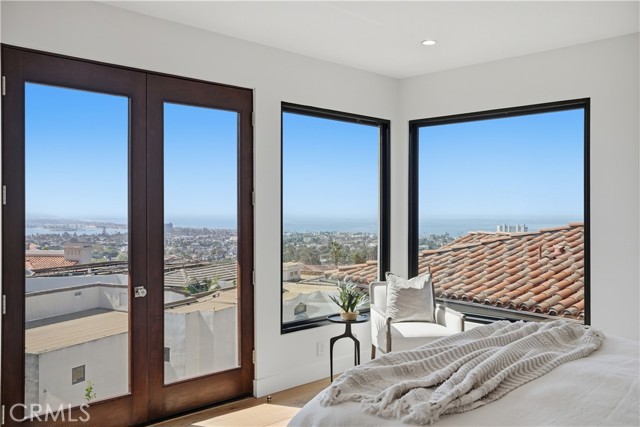 Detail Gallery Image 6 of 72 For 5108 Gordon Ln, San Diego,  CA 92109 - 4 Beds | 5/1 Baths