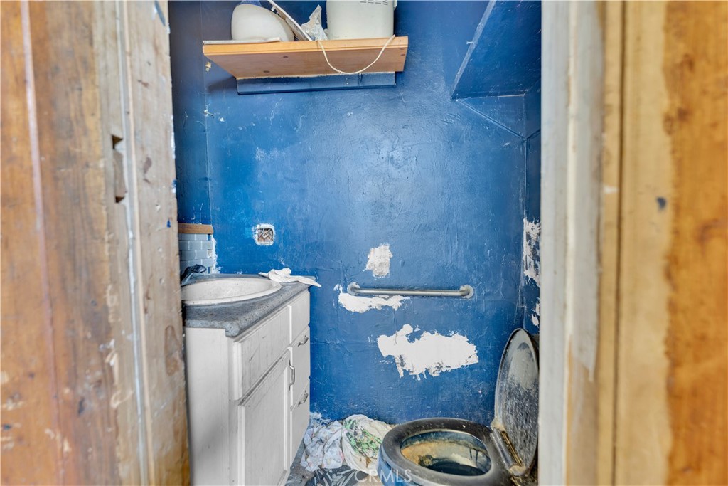 https://media.crmls.org/medias/1a7b3c1f-e694-422b-be6d-307c197c7088.jpg?preset=X-Large