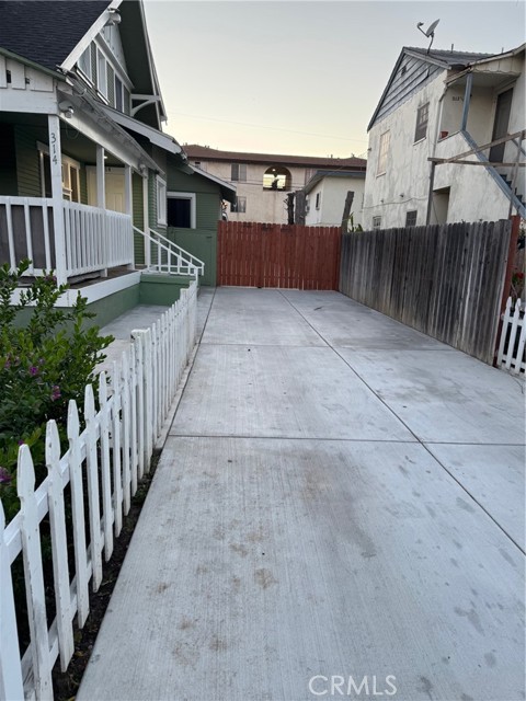 Detail Gallery Image 21 of 23 For 314 South Broadway, Santa Ana,  CA 92701 - 3 Beds | 2 Baths