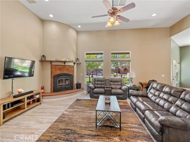 Detail Gallery Image 10 of 42 For 30573 Clark Rd, Lucerne Valley,  CA 92356 - 3 Beds | 2 Baths