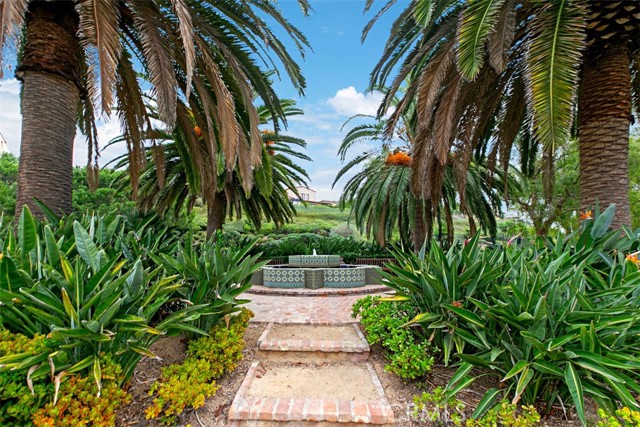 4 Baffin bay, Newport Coast CA: https://media.crmls.org/medias/1a7d8da1-b2fe-4110-99d5-e43f8f54d98a.jpg