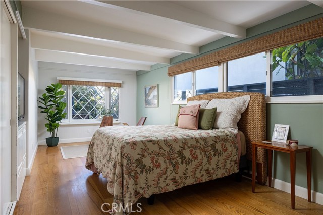 305 Poinsettia Avenue, Corona del Mar CA: https://media.crmls.org/medias/1a7e0f6e-b607-4cf1-be5f-e6afed6399cc.jpg