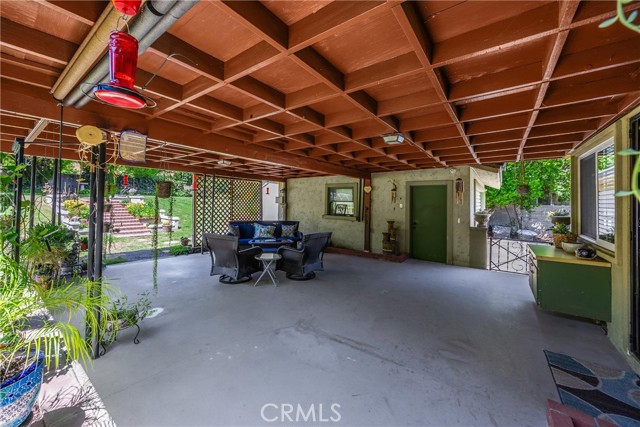 1210 W Marshall Boulevard, San Bernardino CA: https://media.crmls.org/medias/1a7e7ab0-410b-4c08-8681-14229e07bc89.jpg