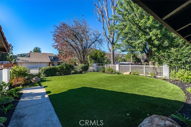 Detail Gallery Image 7 of 49 For 10900 Remmet Ave, Chatsworth,  CA 91311 - 5 Beds | 3 Baths