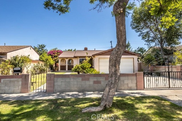 Detail Gallery Image 2 of 16 For 1605 W Wisteria Pl, Santa Ana,  CA 92703 - 3 Beds | 2/1 Baths